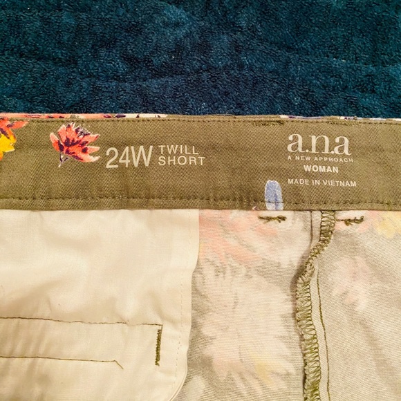 (3 for $20) Plus Floral Chino Short 7” Inseam EUC - Picture 3 of 4